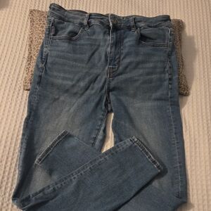 American Eagle - Stylish Blue Skinny Jeans for Women